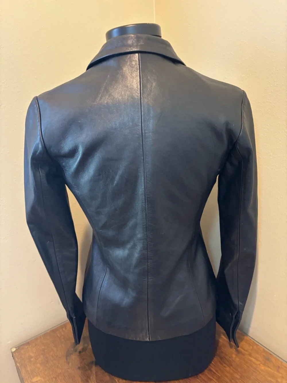BCBGMaxAzria Black Genuine Leather Button-Front Jacket, Classic Style! Size 2